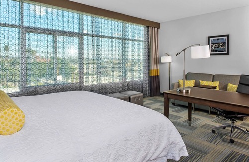 Hollywood Hotel | Hampton Inn & Suites Los Angeles/Hollywood