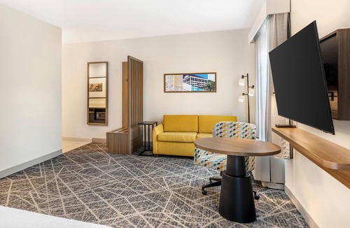 La Sierra Hotel | Hampton Inn & Suites Riverside/Corona East