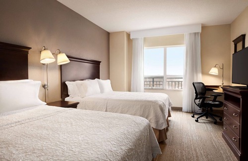 Sterling Hotel | Hampton Inn & Suites Washington-Dulles International Airport
