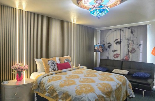 Moreno Valley Apartment | HARRY'S MAN CAVE - A Vintage Motel on the Historic 395 route - The New Star Motel Experience