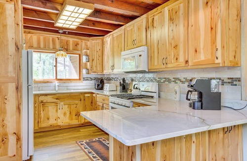 Neillsville House | Hatfield Family Home on Lake Arbutus: Boat & Hike