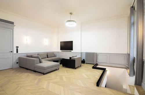 Porte d'Asnieres Apartment | Haussmann 3BR · Pereire · 135m² · A/C · sleeps 8