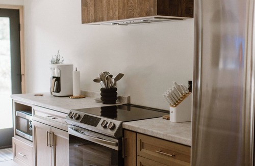 New Lisbon House | Haven+Hyde: Charming 2-bd, 1 bath HOT TUB at Castle Rock Lake, WI