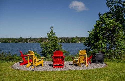 Adolphustown House | Hay Bay Hytte - Waterfront Cottage