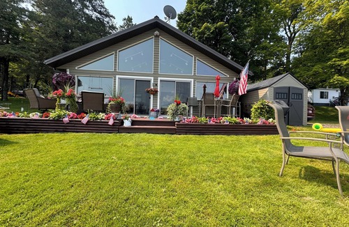 Hayward House | Hayward, Wisconsin Waterfront Cabin located on Nelson Lake, Pontoon available.