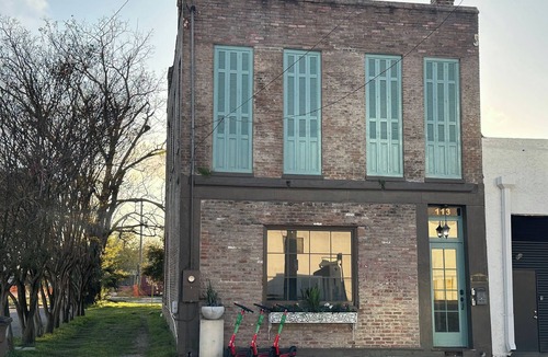 Central Business District Condo | Heart of Downtown w Balcony by Dauphin St; walk to restaurants & shops SLEEPS 6!