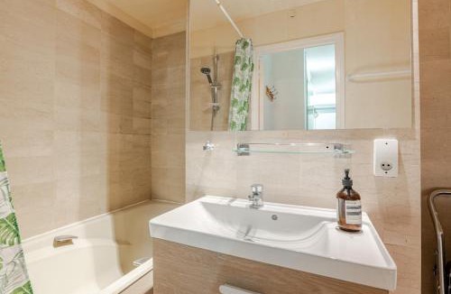 Quartier de l'Horloge Apartment | Heart of Paris III, Le Marais - Charming Apartment