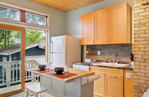 Lowry Hill East Apartment | Heart of Uptown - Victorian Retreat
