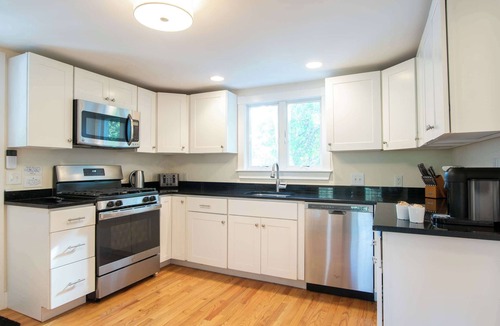 West Chatham House | Heated Plunge Pool, Game Barn, AC, 5 Min to Beach!