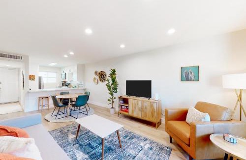 Fashion Square Apartment | Heavenly Oasis