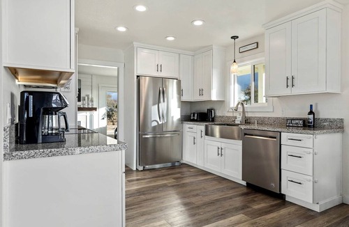 San Miguel House | Heavenly Vacation Retreat with Sweeping Vineyard Views near Paso Robles Wineries in California