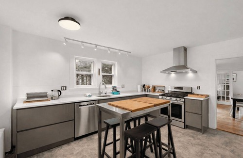 Gloucester House | Helena House: Charming and serene, close to Plum Cove Beach