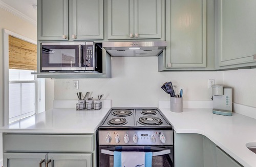 Pass Christian Cottage | Heron's Nest Beach Cottage Pass Christian - Walk to Beach and Downtown!
