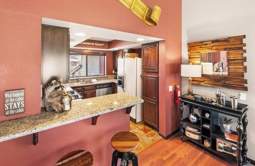 Big Bear Lake Condo | Higher End Townhome! Views of Bear Mtn! WiFi! Laundry! Walk to Bear Mtn!