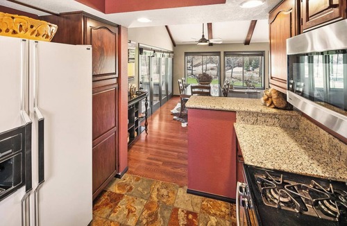 Big Bear Lake Condo | Higher End Townhome! Views of Bear Mtn! WiFi! Laundry! Walk to Bear Mtn!