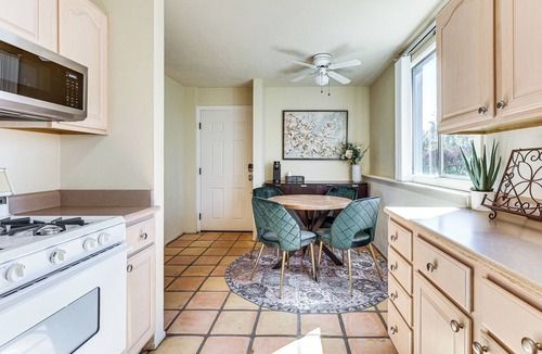 Fallbrook Cottage | Hike, Sip & Explore: Couples Retreat in Fallbrook