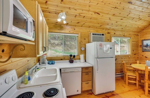 Deadwood Cabin | Hike, Ski, ATV! Ride-Ready Deadwood Cabin w/Grill