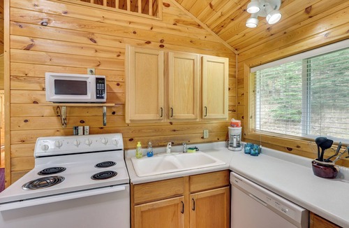 Deadwood Cabin | Hike, Ski, ATV! Ride-Ready Deadwood Cabin w/Grill
