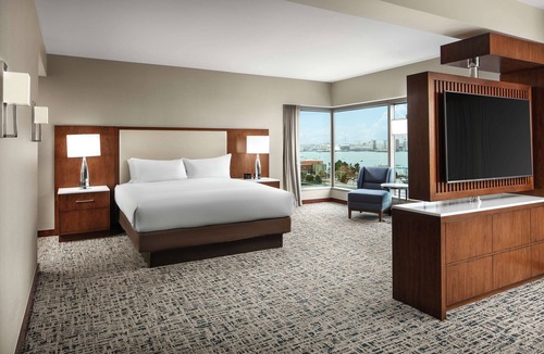 Jeffries Point Hotel | Hilton Boston Logan Airport
