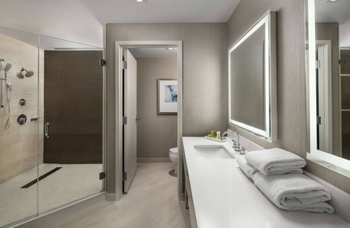 Jeffries Point Hotel | Hilton Boston Logan Airport
