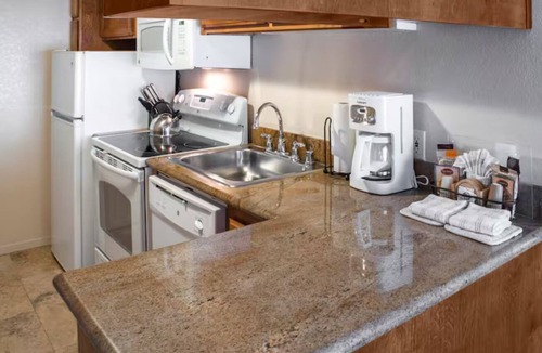 Avila Beach Resort | Hilton Vacation Club San Luis Bay - 1 BR King Ste plus with balcony, 2 bathrooms