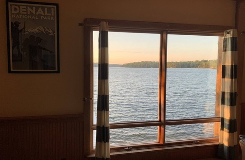 Hayward Cottage | Hinton Bay Cabin on Round Lake
