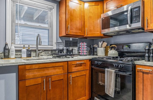 Washington Park Apartment | Historic 2 floor Apt in Boston w/outdoor deck!