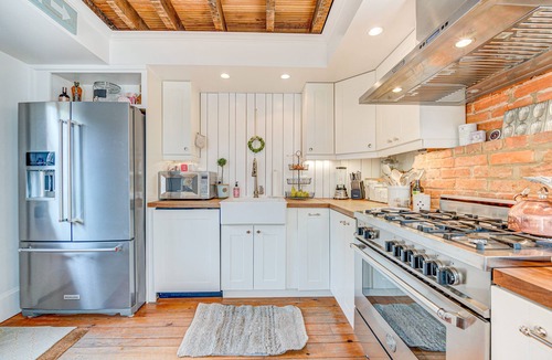 Old Town West House | Historic 4-bedroom Brockett's Row house in Old Town Alexandria