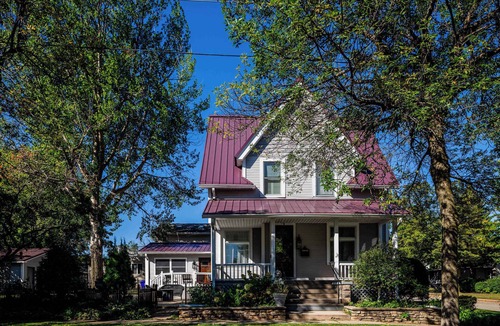 Appleton House | Historic Appleton Mansion-Sleeps 13 & Free Parking