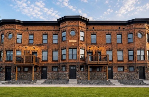 East Hillside Apartment | Historic Brownstone Apartment, Heirloom Vacations
