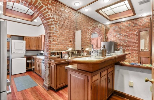 Faubourg Marigny Apartment | Historic Condo on Esplanade with 2 Balconies