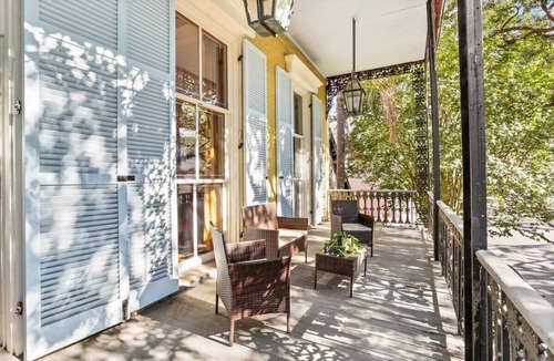 Faubourg Marigny Apartment | Historic Condo on Esplanade with 2 Balconies