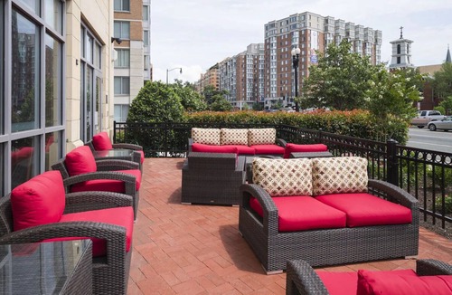 Mount Vernon Triangle Hotel | Historic D.C. Within Reach: Stay by Museums, Free Breakfast, Pet-Friendly