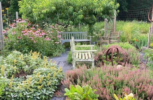 West Tisbury House | Historic Farmhouse Sanctuary Trails Walk to Shore Pickleball 6 acres
