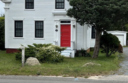 East Chop House | Historic House w/amazing rooftop deck. Dog-friendly and perfect for big groups!
