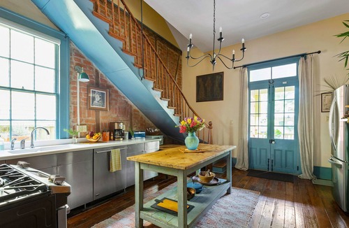 Treme House | ❤️ Historic Luxury Home; King Bed, Heated Pool, Hot Tub, Walk to French Quarter 🏳️‍🌈