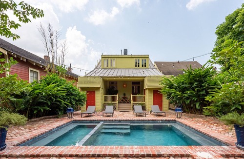 Treme House | ❤️ Historic Luxury Home; King Bed, Heated Pool, Hot Tub, Walk to French Quarter 🏳️‍🌈