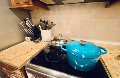 Old Town West Apartment | Historic Old Town, Walk to Metro/King St, Dogs OK!