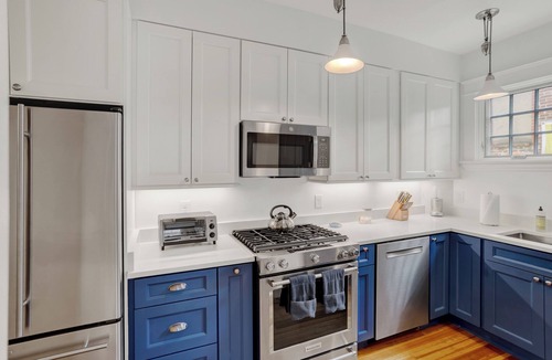 Historic District House | Historic & sunny home w/Fireplace steps from USNA & Downtown Annapolis
