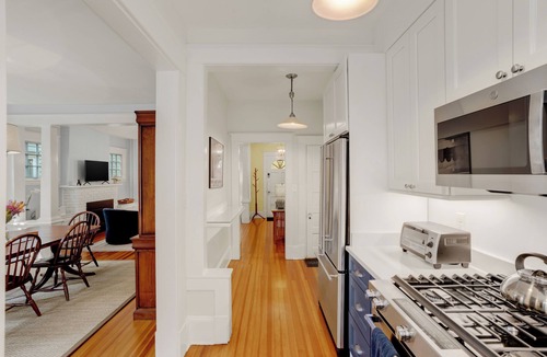 Historic District House | Historic & sunny home w/Fireplace steps from USNA & Downtown Annapolis