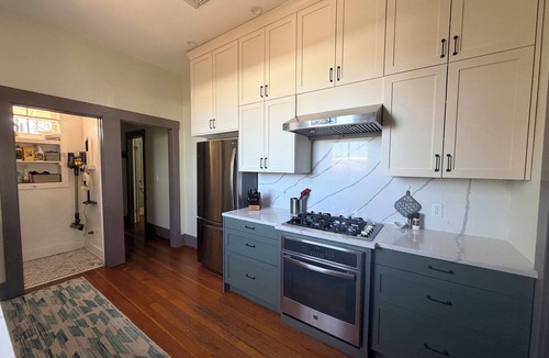Menlo Park House | Historic updated 2-bedroom bungalow in a walkable neighborhood
