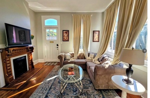 Touro Condo | Historic Uptown 2-bedroom condo New Orleans Mardi Gras