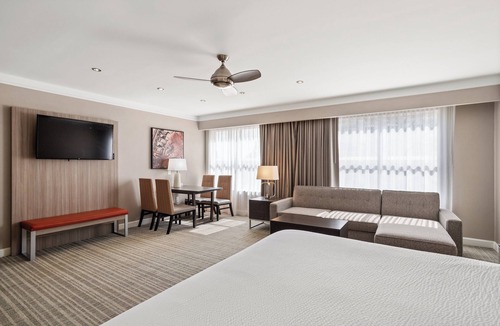 Highlands - Perkins Hotel | Holiday Inn Baton Rouge College Drive I-10 by IHG