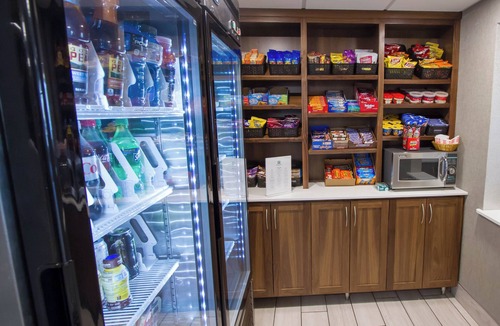 West Bloomington Hotel | Holiday Inn Blmgtn Arpt South - Mall Area by IHG