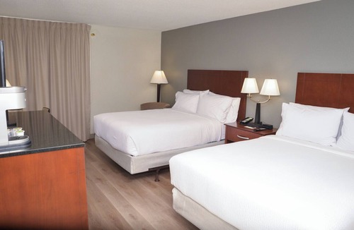 West Bloomington Hotel | Holiday Inn Blmgtn Arpt South - Mall Area by IHG