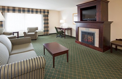 Marshfield Hotel | Holiday Inn Conference Ctr Marshfield by IHG