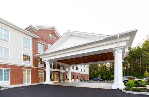Sturbridge Hotel | Holiday Inn Express & Suites - Sturbridge, an IHG Hotel