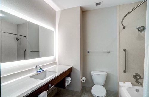 Winona Hotel | Holiday Inn Express and Suites Winona North by IHG
