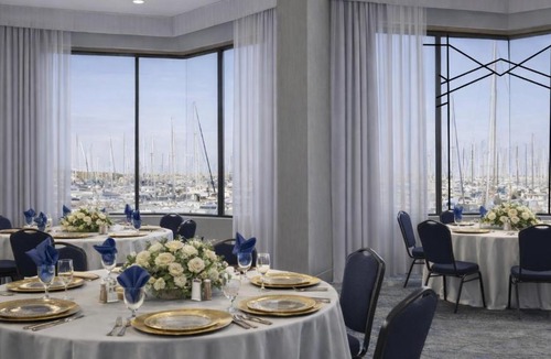 Ventura Hotel | Holiday Inn Express Hotel & Suites Ventura Harbor by IHG