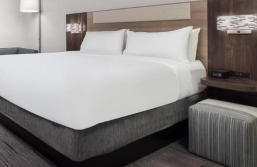 Ventura Hotel | Holiday Inn Express Hotel & Suites Ventura Harbor by IHG